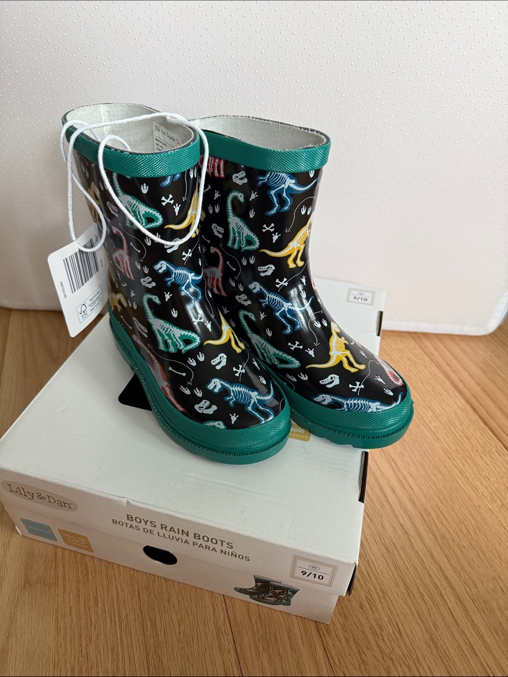 Lily & Dan NWT Boys' Black Dinosaur Rain Boots with green Trim